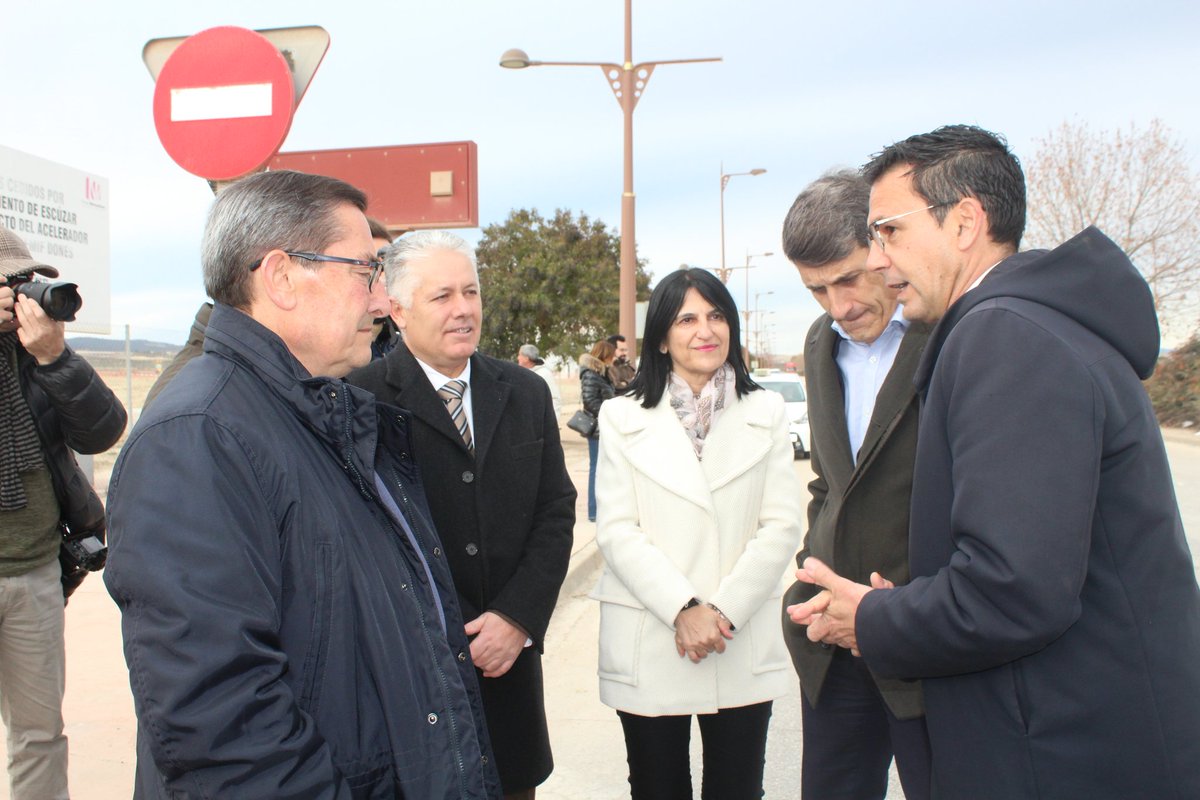 SubGobGRA's tweet photo. La subdelegada, @InmaLopez14, acompaña al delegado del Gobierno de 🇪🇦 en #Andalucía, @PedroFdezGob, en su visita a #Escúzar donde estará ubicada la que será la mayor instalación científica de #España y uno de los principales proyectos internacionales, el #IFMIF-DONES. https://t.co/0CSA81kN2u