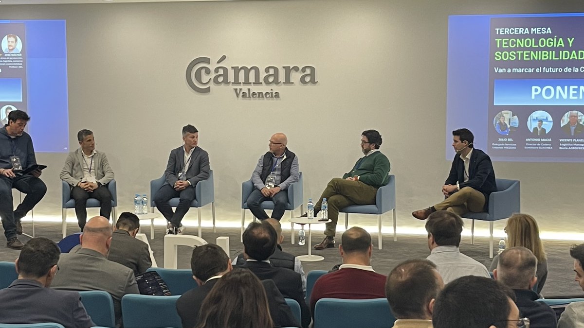 IndustrialesCV's tweet photo. 👩💼 Mesas con expertos de @leroymerlin_es @RoyoGroup @adecco_es @Improven @Consum @porcelanosa @PatatasLZR @GrupoULMATaldea #ElementLogic #QuimiRomar @SuavinexSpain @AgroFreshWorld @SignifyCompany @IKEASpain #Familycash #Swisslog @Laberit_tech @PreZeroINT #sanchez_pla #dhl https://t.co/J7yKDG053L