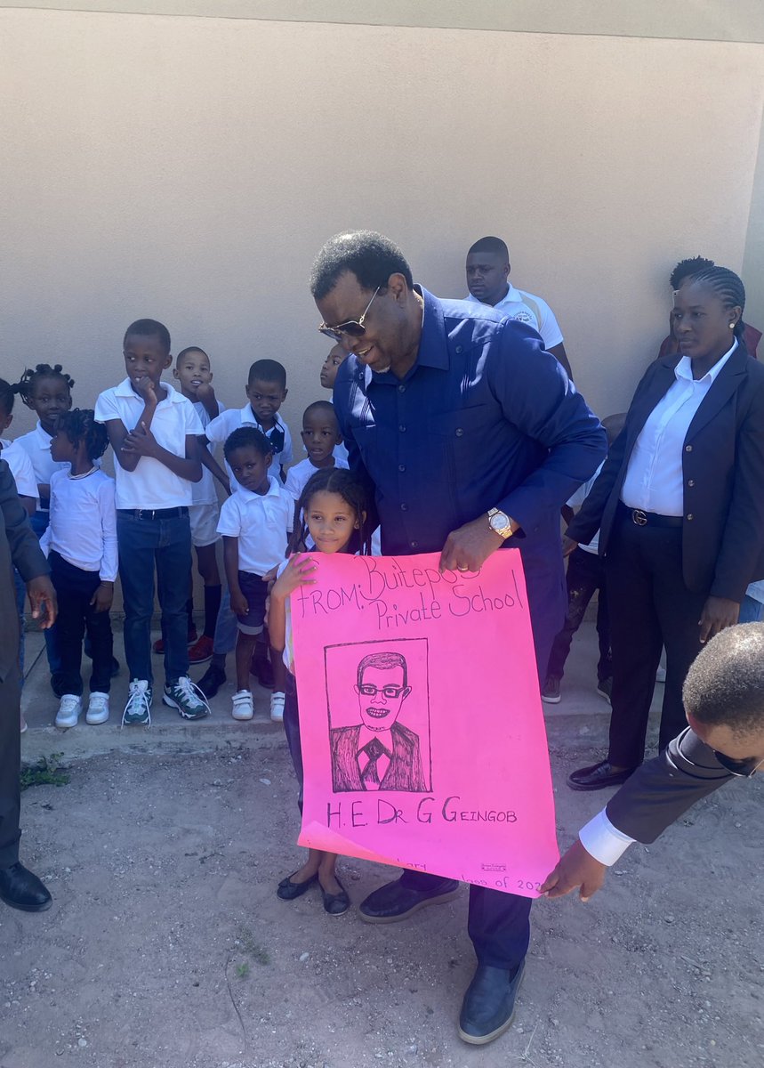 hagegeingob's tweet photo. I arrived at the Trans-Kalahari/Mamuno Border Post to join my brother @OfficialMasisi to open a new chapter in our relations as we launch the use ID cards as travel documents between Namibia and Botswana. I thank the learners of Buitepos Private School for the welcome. https://t.co/bCXJskA81X