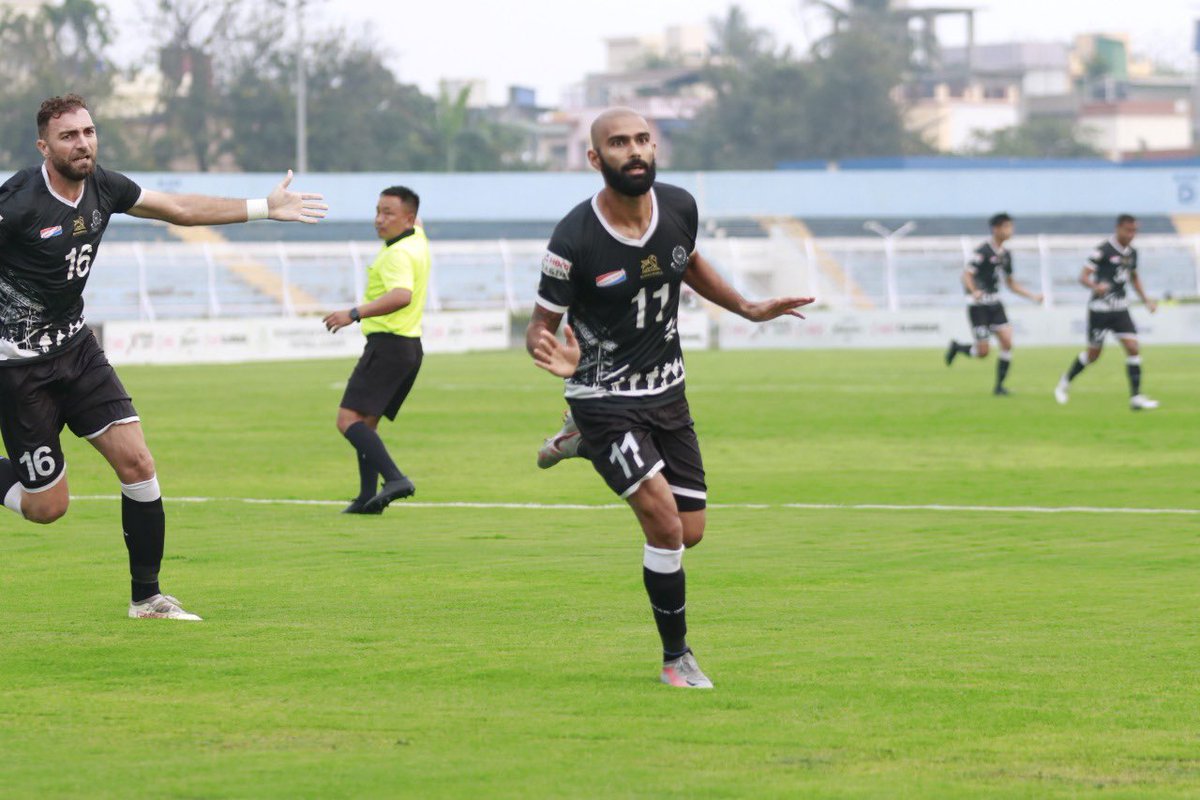 2' GOOAALL!! Kean Lewis gives @MohammedanSC a dream start! 🤩 He finds the back of the net of Nikola's corner shot from the right! MDSP 1️⃣-0️⃣ SDEC Watch on @ddsportschannel and @discoveryplusIN #MDSPSDEC ⚔️ #HeroILeague 🏆 #TogetherWeRise    🤝 #IndianFootball ⚽