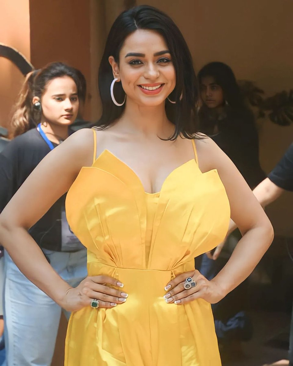 HungamaStudioYT's tweet photo. Whereโs my sunflower? ๐ป @iamsoundaryasharma
Outfit by - #swatimishraworld
.
.
#SoundaryaSharma #SoundaryaSquad #SquadSoundarya #Dimpledoll #BiggBoss16 #BB16 #biggboss16update #lockup #hungamastudio #filmbold #entertainment https://t.co/umwdTnBmwb