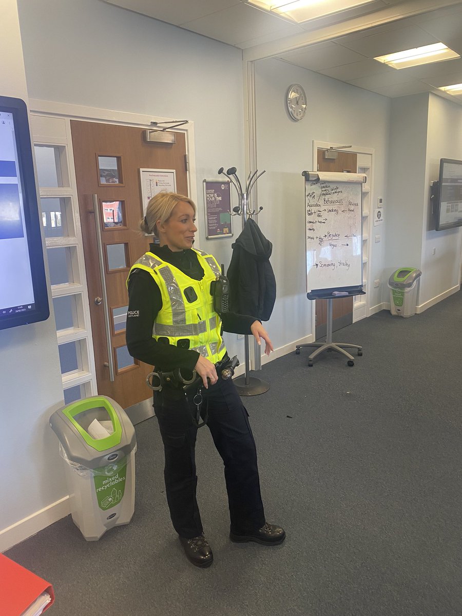 Another great opportunity for our Police, Legal and Uniformed Services students to listen to PC Hunter, the recruitment officer for @PoliceScotland Thank you for the useful interview hints and tips. 👮 👍🏼 @JBed90 @StellaMcManus @Alan_Sherry_SLC