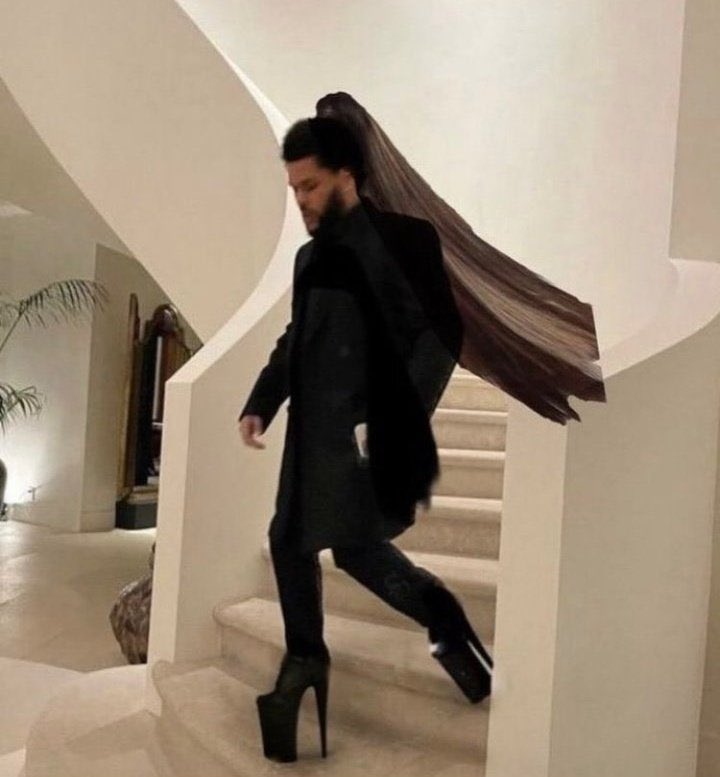 arianatorswildt's tweet photo. me singing both of ariana grande and the weeknd’s part on the die for you remix https://t.co/L2TNAGxI6Z