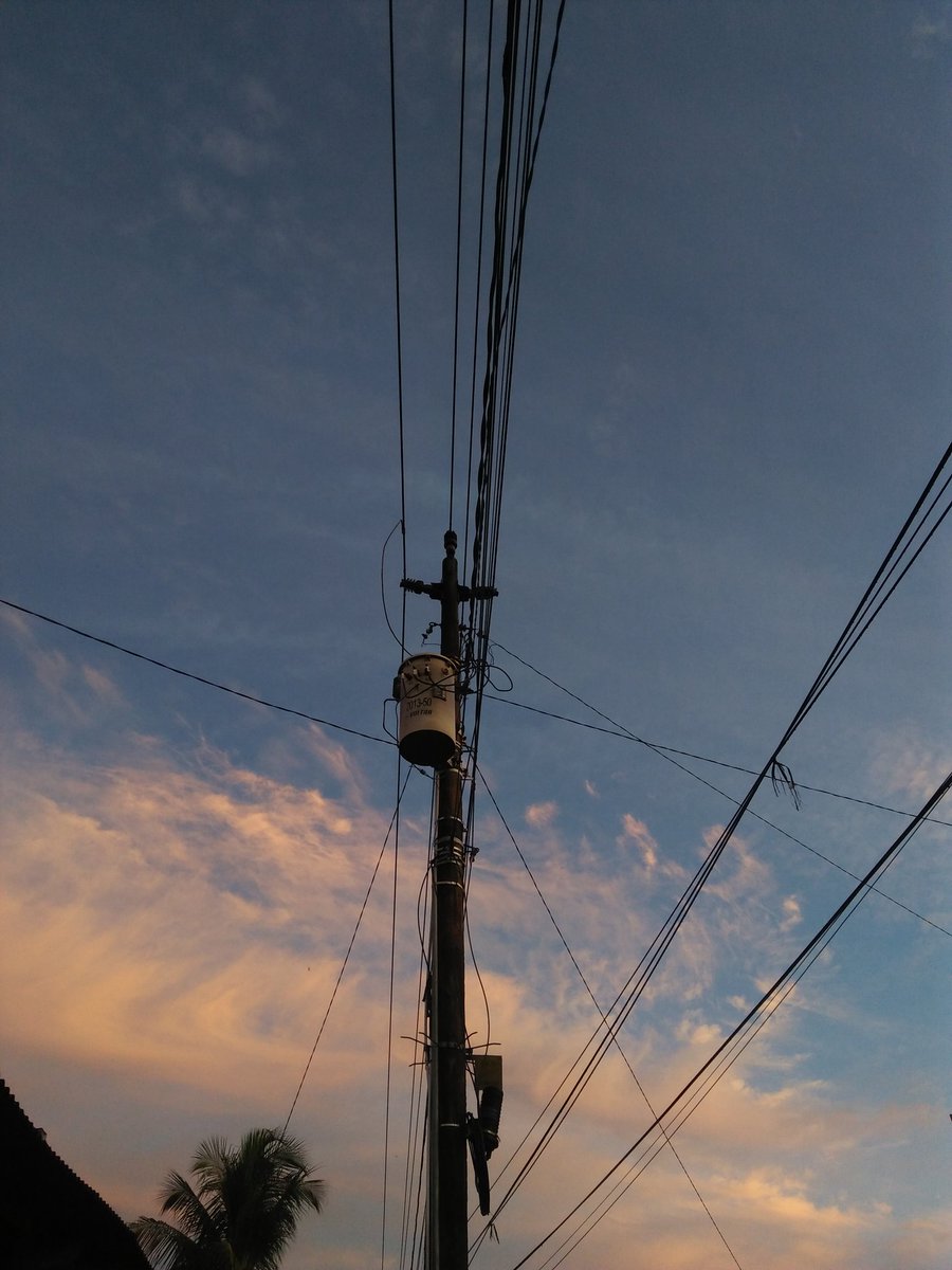 kerisbang's tweet photo. @tanyarlfes Nih kabel https://t.co/d3UdPbTuTn