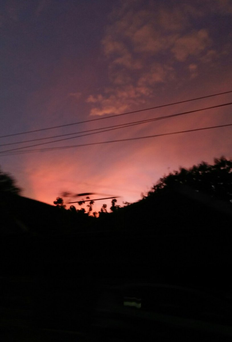 kerisbang's tweet photo. @tanyarlfes Nih kabel https://t.co/d3UdPbTuTn