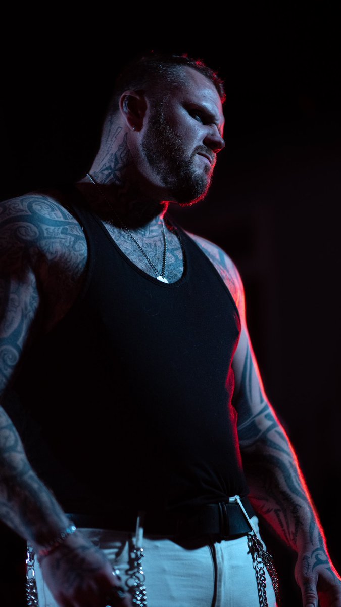 Look dangerous and take no prisoners.

The danger here was that Jonny was pushing out a fart after eating a big Vindaloo earlier in the day…. 💩 🔥