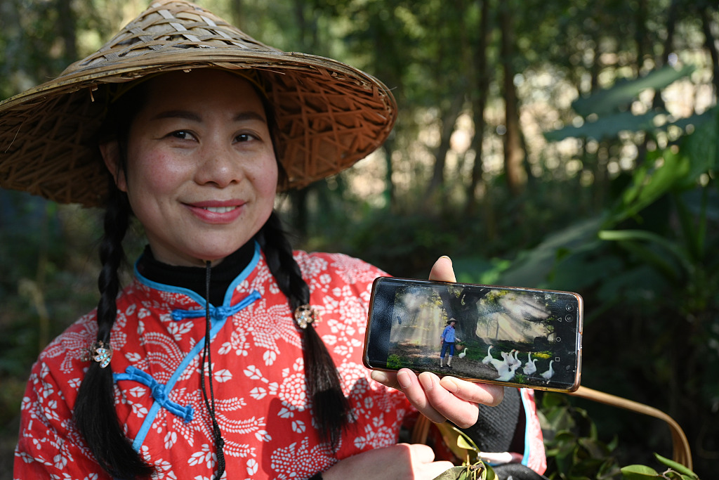 CGTNOfficial's tweet photo. #TwoSessionsKeyPoints : Rural revitalization
China’s "No. 1 central document" for 2023 outlined tasks such as bolstering rural industries, increasing farmers' incomes and fostering a beautiful countryside.
What do you think the government should do to help developing regions? https://t.co/5yrCZnDQeP