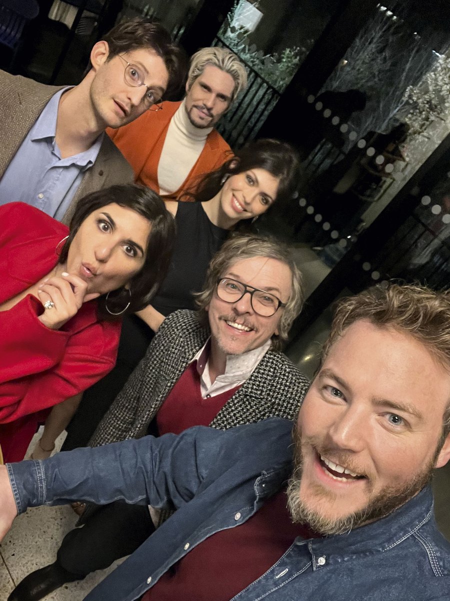 cliffhangertwit's tweet photo. Nouvelle série pour #IgorGotesman après #FamilyBusiness #Fiasco une comédie pour @NetflixFR (7x35 minutes)
Actuellement en tournage, avec @pierreniney #GéraldineNakache, #PascalDemolon, #LeslieMedina, #LouiseColdefy, #Djimo, #JulietteGasquet et #FrancoisCivil https://t.co/OjmasBFY8n