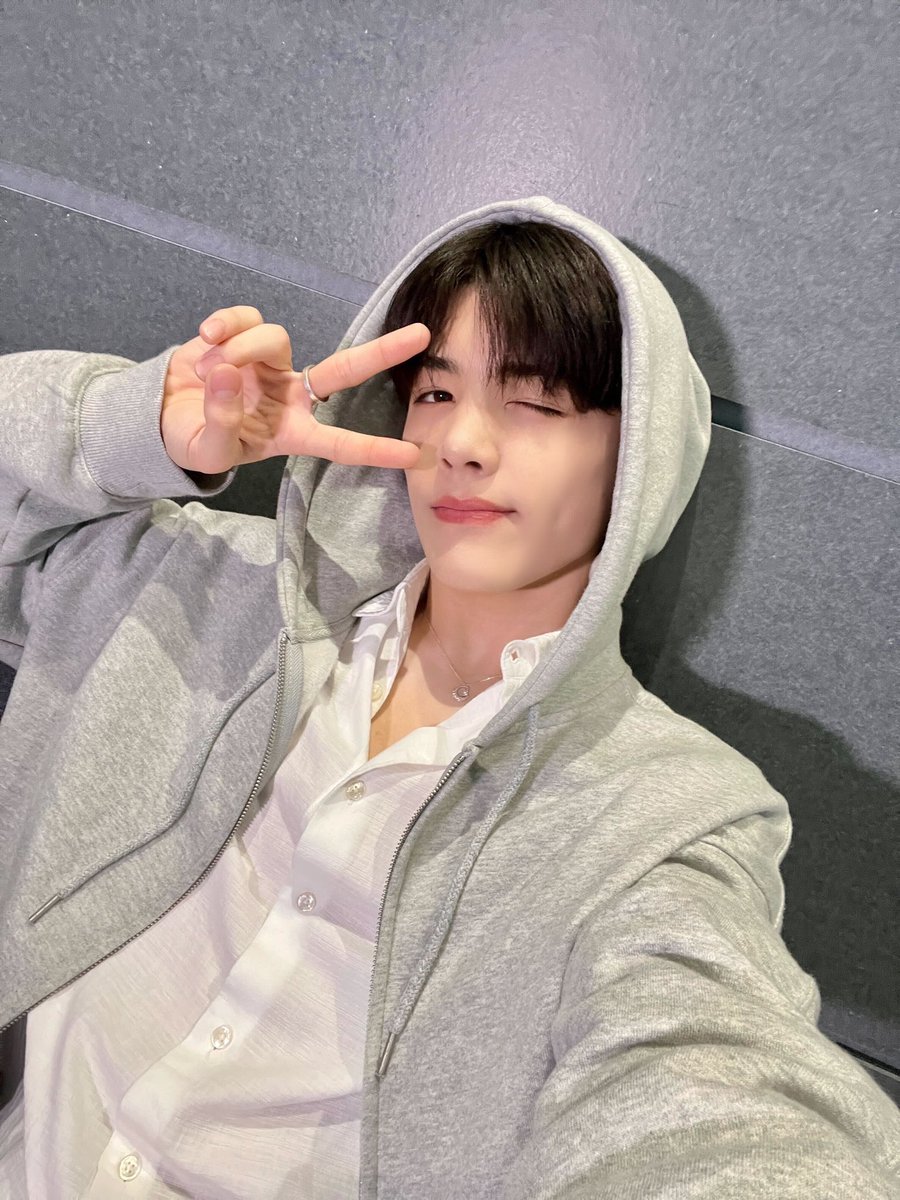 ANDTEAMFR_FAN's tweet photo. 🫧| 𝙏𝙍𝘼𝘿𝙐𝘾𝙏𝙄𝙊𝙉
« Ça fait un moment ~👋 »
••🐧
©️: @andTEAM_members
#andTEAM #AUDITIONTheHowling #LUNÉ #TheHowling_ME https://t.co/kWw0d3hshX