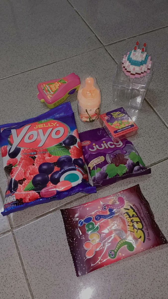 วันเกิดน้องจอย5555555 รู้เลยเพื่อนมองกันโพไหน