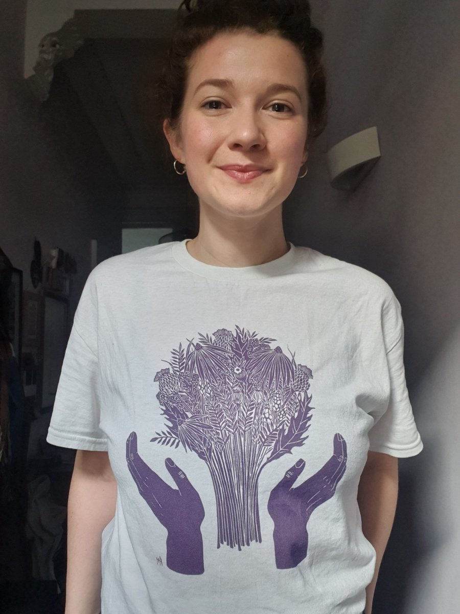 Thank you @LGBTYS for my glorious #purplefriday t-shirt by artist Anna Hyde. I love it. 💜💜💜We need to continue to work for a safe and inclusive Scotland for our young people to thrive.