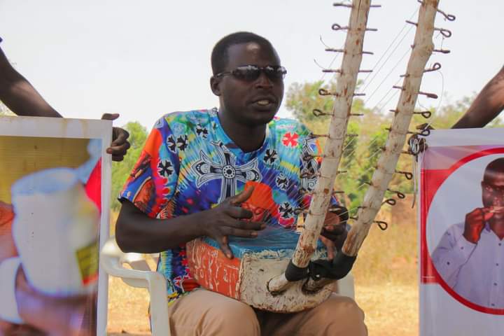 langoindigenous's tweet photo. Another 2-in-1 at it: In Ogur Sub-County, Lira District we visited our Lango Flow Rap Contestants in the Okeme category. #Lucky Jolly used his 2-in-1 Adungu to educate on the dangers of non-adherence to ARVs and advising the community not to stigmatize #PLHIV
@ACSETUganda https://t.co/d9UFKAJDnc