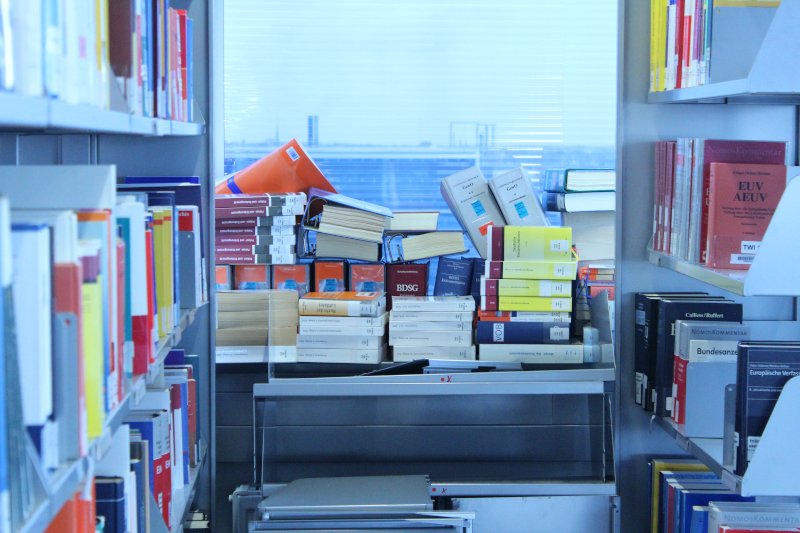 hibs_hawhamburg's tweet image. 🤯 Was ist denn hier los? Die Bibliotheksräumlichkeiten von BT5 (TWI 1) werden zu einem neuen #Lernort für Studierende umgewandelt. 🏗️Hierfür bauen wir seit dem 20.02. die Bibliotheken am BT 5+7 für Sie um! ⛏️ Ab dem 06.03. sind die Räumlichkeiten in BT7 wieder für Sie geöffnet!