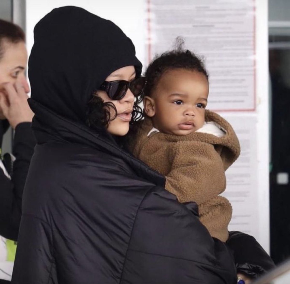 roxie_ug's tweet photo. The British Vogue magazine recent photographer was just beefing.😂😂😂
Look at how cute the baby is. 😍 https://t.co/z4xp2GTOlQ