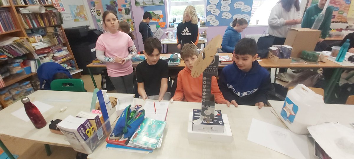 Dream Space challenge 5: Earthquake proof tower. We had to be extra creative today and use our problem solving skills as we could only use limited materials.I think we have some future engineers in our midst. All towers passed the shake test!! 🙌 @MichaelB_Edu @msajolliffe