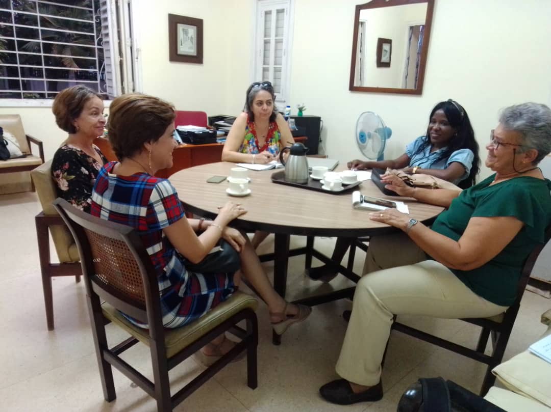 MTSS_CUBA's tweet photo. En el inicio de las actividades en su  nueva responsabilidad como Viceministra del #MtssCuba,   Yaniris Hernández Vento presidió la reunión de coordinación con la Rectora de la Escuela Superior del Partido Ñico López y miembro del Comité Central del PCC, Rosario Pentón. https://t.co/Mkr16BIVEA
