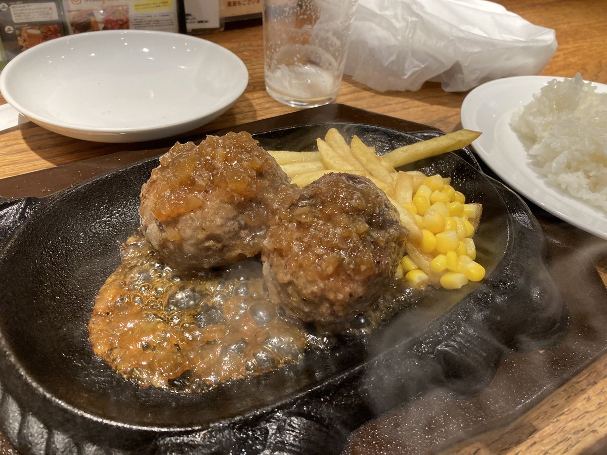 TTJgtwPwRHocVVH's tweet photo. 今日は山口出張❣️
晩ご飯はハンバーグ(^^)
#NickHouse https://t.co/nVddyxUMlv