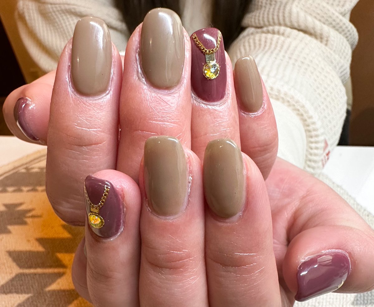 anrich_nail's tweet photo. いつもフルお任せでお越しくださる方が『前回のネイルイマイチ不評で…私は気に入ってたんですけどね』と教えてくださった🥹すごく助かる。（悔しい）周りの方にいつも好評でありたい。万人に受けるネイルって、どんなだろう。日々勉強です✍️（これは大好評ですとLINE貰っ���安堵）#anrich https://t.co/QjHJIh4Jif