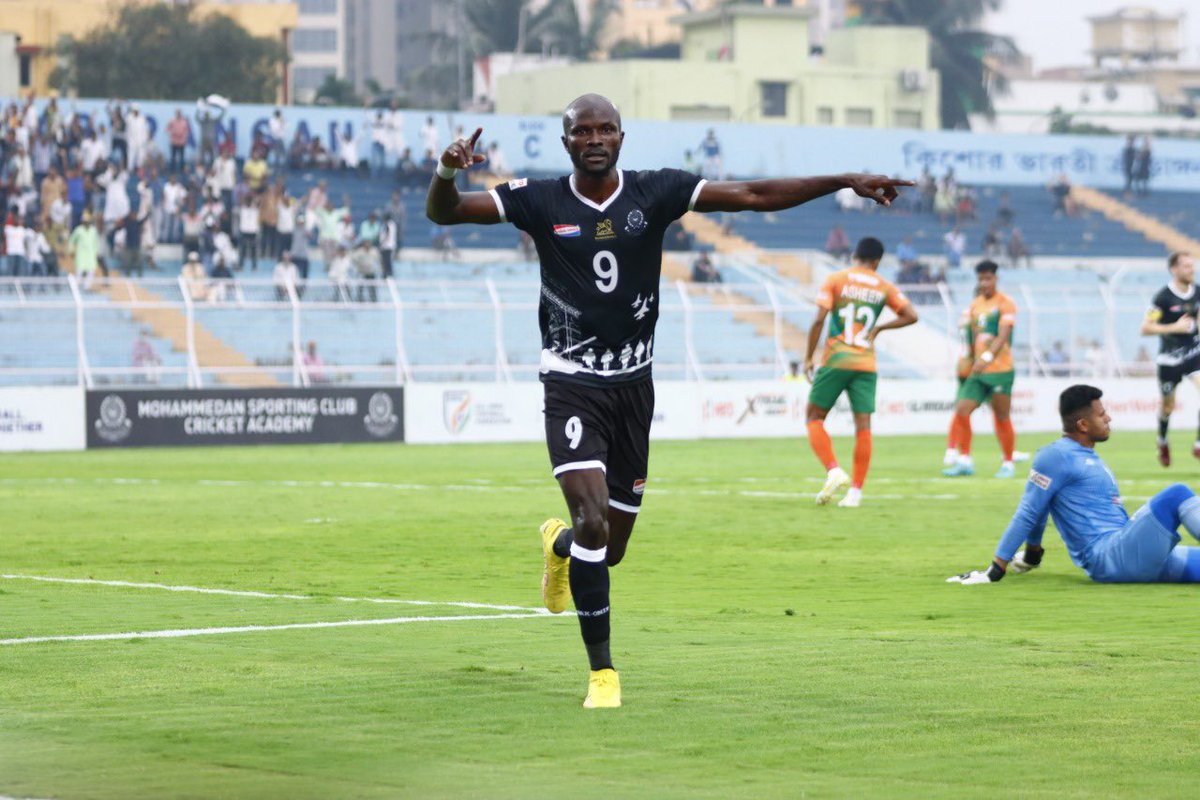 31' GOOOALL!! 

WHAT A FANTASTIC MATCH! Abiola Dauda scores his second goal of Kean Lewis's low cross 😱

MDSP 3️⃣-2️⃣ SDEC

Watch on <a href="/ddsportschannel/">Doordarshan Sports</a> and <a href="/discoveryplusIN/">discovery+ India</a>

#MDSPSDEC ⚔️ #HeroILeague 🏆 #TogetherWeRise 🤝 #IndianFootball ⚽