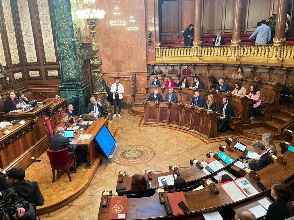 Ha costat, però per fi aprovem la #Taxaamazon, impulsada per <a href="/ERCbcn/">ERC Barcelona</a>!

1⃣Ho proposem al set de 2019
2⃣Ho reclamem al nov de 2019 i de 2020
3⃣Ho incloem a les al·legacions de pressupost i ordenances 2020 i 2021
4⃣ Fem un ultimàtum al ple de març del 2022

Fem que les coses passin!