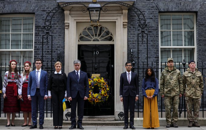 Prime Minister Rishi
                  Sunak, Mrs Murty, the Ukrainian Ambassador and his
                  wife observing one minute silence on the first
                  anniversary of the conflict in Ukraine
