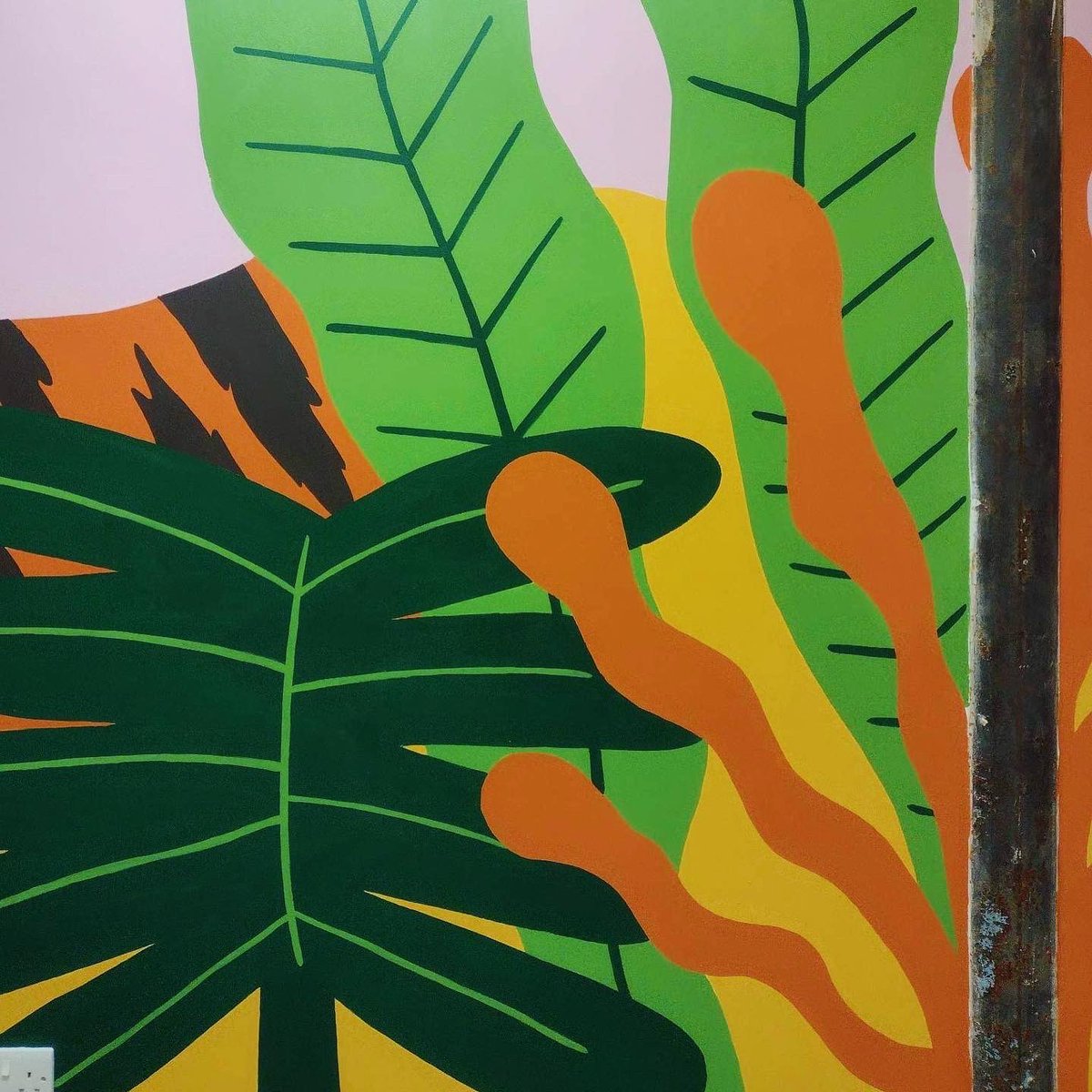 Some photos of the mural I finished this week at <a href="/Castleton_Mill/">Castleton Mill</a> for the new studio space they’re opening for freelancers ✨ the theme was tropical and tiger!