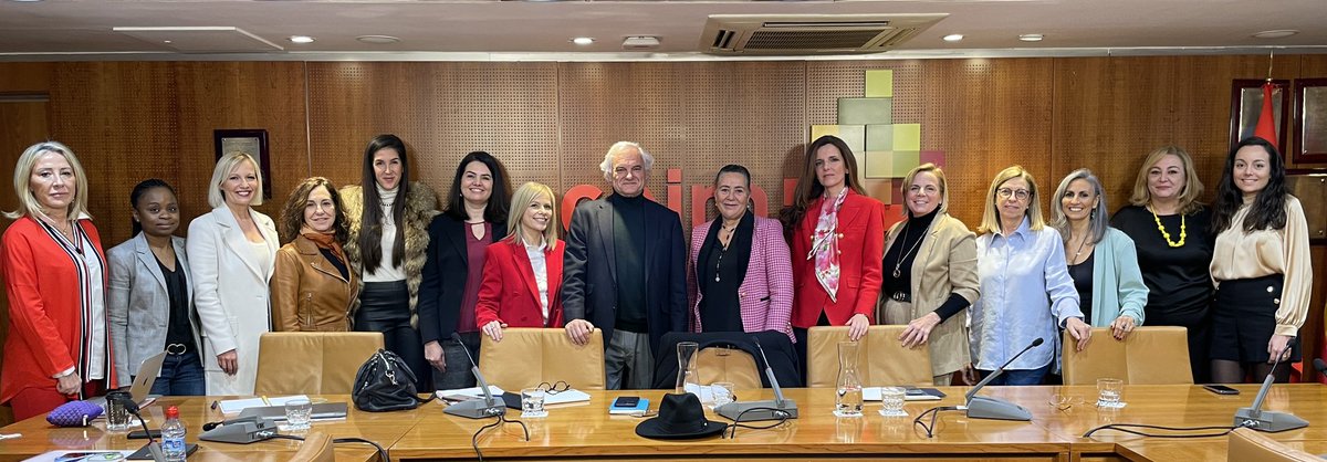 _CEIM_'s tweet photo. #AsociadosCEIM | Desde @_CEIM_ queremos dar la enhorabuena a la nueva Junta Directiva de @AsemeMadrid y felicitar a la nueva presidenta @GrisG50.

👉 Seguiremos trabajando juntos por el tejido empresarial madrileño. https://t.co/VY4pUywA0n