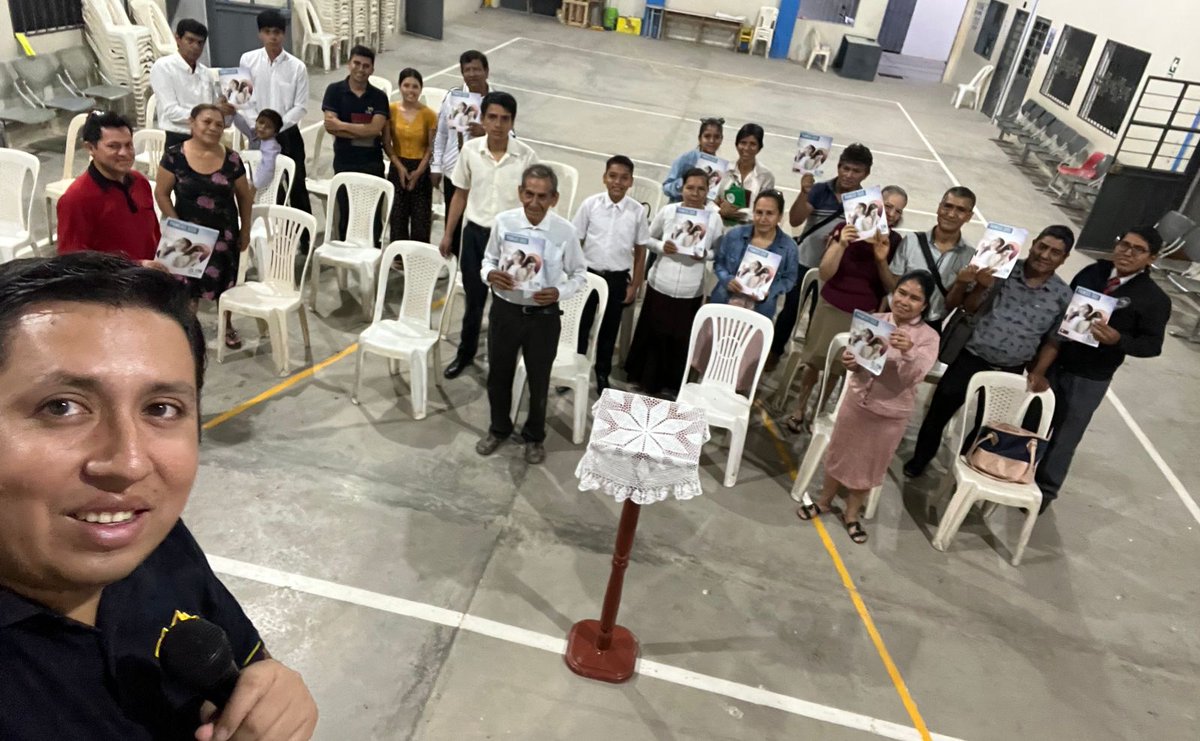 AdventistasMPN's tweet photo. 📌Día 2. Desde muy temprano nuestros hermanos de la #MPN se reúnen para continuar con la lectura de la revista #PrimeroDios 📖 y para orar por nuestros amigos de esperanza🙏🏽 #10DíasDeOración #Reencuentro #ÉnfasisMisioneros https://t.co/iFvGaH3CBH