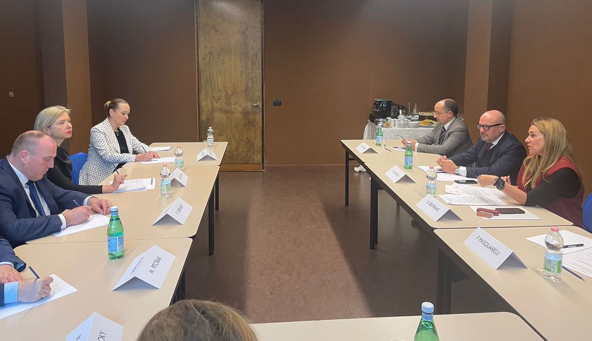 BBeltrame_G's tweet photo. Dall'incontro con #PeterGerhart e @KWursterova, è emerso l'ottimo grado delle nostre #relazioni #bilaterali.
Per @Confindustria il rafforzamento della presenza dell'#Italia in #Slovacchia è un obiettivo importante.
La nostra collaborazione proseguirà a favore delle #imprese.🇮🇹🇸🇰 https://t.co/D5lHztqbOR