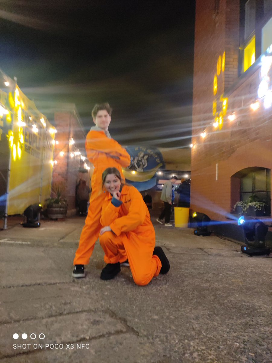 BeagleBomber's tweet photo. Had a great time doing some impromptu volunteering for @RendrFestival !
We got plenty of compliments for our Rendr orange jumpsuits 😎 https://t.co/BaWraY3epm
