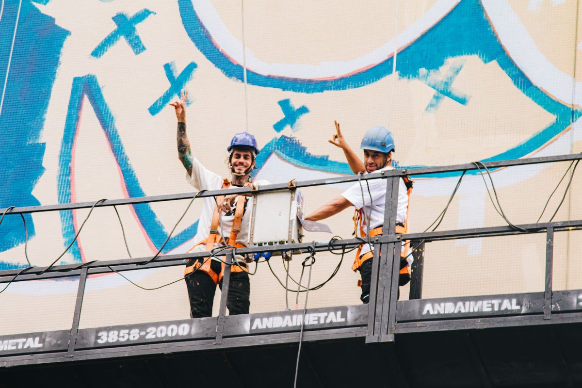 CebolaVerdeBR's tweet photo. Mural gigante junta artista, influenciador e comunidade virtual no #Carnaval em São Paulo | Link: https://t.co/0hMxWWgorK - #GenshinImpact #Pkllipe #RuaAugusta #SP #Thaigo https://t.co/r071OC68zg