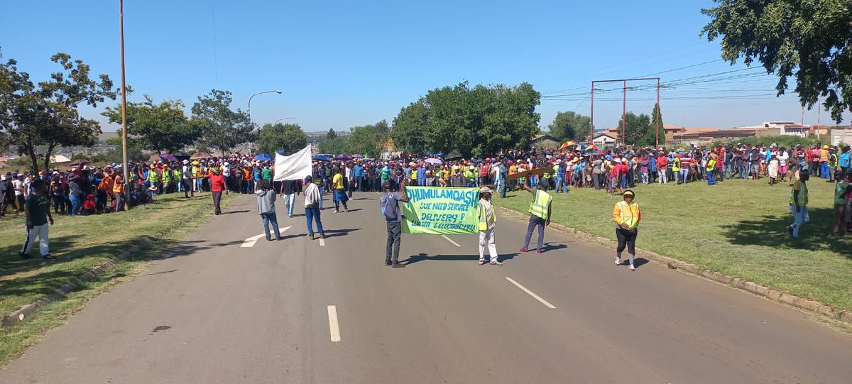 SancoGauteng's tweet photo. Joburgers have gathered today and they demand services to be well delivered .
#NoToWar
#NoToCrime
#notoloadshedding https://t.co/GQFJDzWe4O