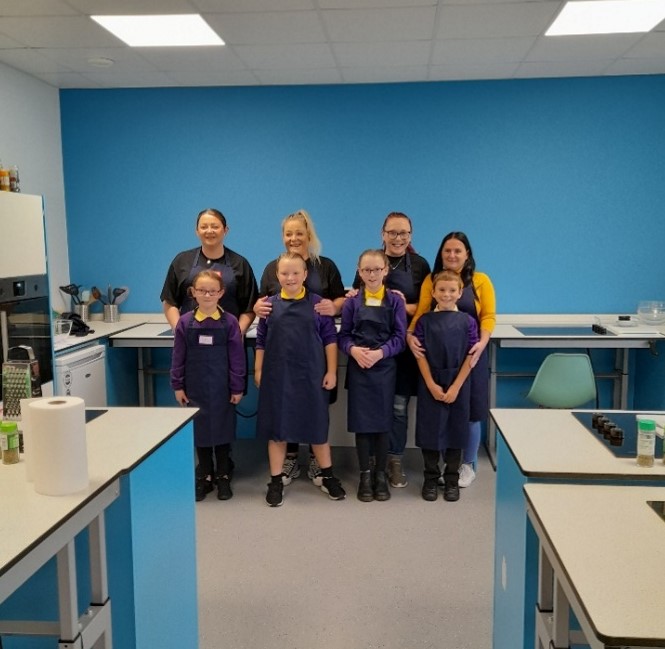 NEWS: UWTSD and The @Burnscommunity Foundation provides cooking programme for local families #WideningAccess READ the full story here⬇️ uwtsd.ac.uk/news/press-rel…