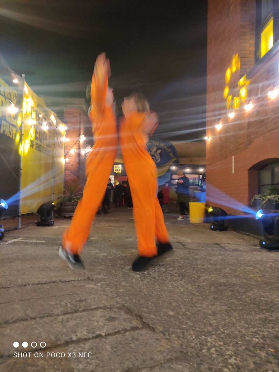 BeagleBomber's tweet photo. Had a great time doing some impromptu volunteering for @RendrFestival !
We got plenty of compliments for our Rendr orange jumpsuits 😎 https://t.co/BaWraY3epm