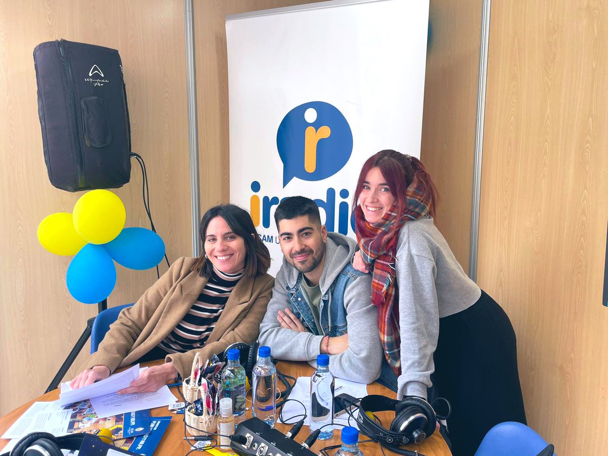 iradioUCAM's tweet photo. ¡Arrancamos la mañana de Viernes con el programa especial de #LaBuenaOnda! 🫂💛📝
¡Menudo Equipazo!
📍En el Paseo Alfonso X El Sabio. https://t.co/T3lD1mo2pH