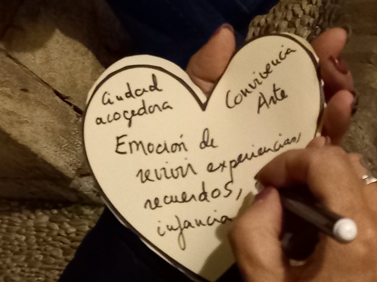 Espectacular salida al casco histórico del curso de ámbito <a href="/cepcordoba/">CEP Córdoba</a> "MAPA DE EXPERIENCIAS EDUCATIVAS: CÓRDOBA CON OJOS DE INFANCIA (MECOI)”. Tarde de descubrimientos, aprendizajes y buenas sensaciones. Muchas gracias a la Red RIECU. <a href="/elenagalfaya/">Elena González Alfaya</a>  @cceducacionuco