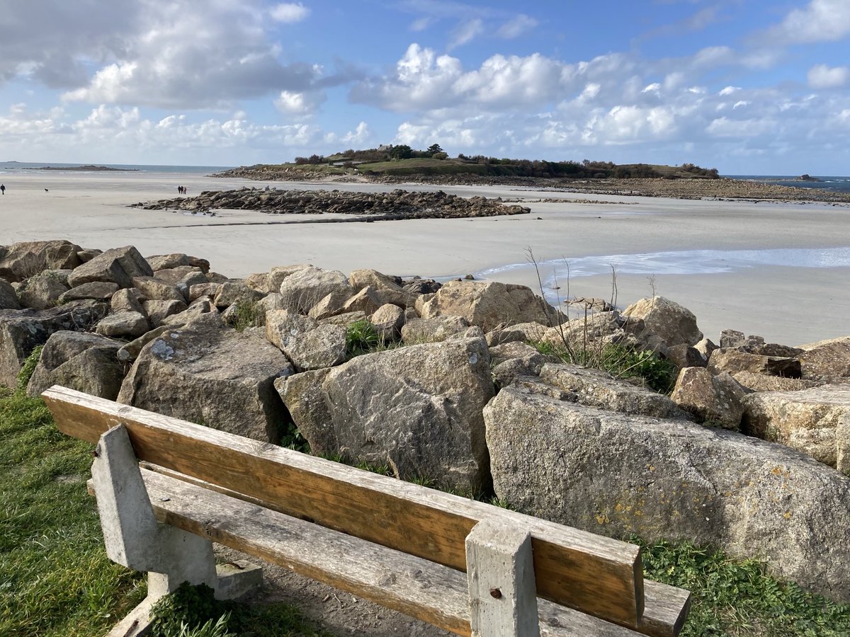 f_refloch's tweet photo. Le grand air du nord Finistère fait du bien 😎. L’île de Sieck et la plage du Dossen ⁦@Finistere360⁩ ⁦#Bretagne #tantqu’ilyauradesbancs 😅⁦@StephanePajot44⁩ https://t.co/URH5TLX5Lh