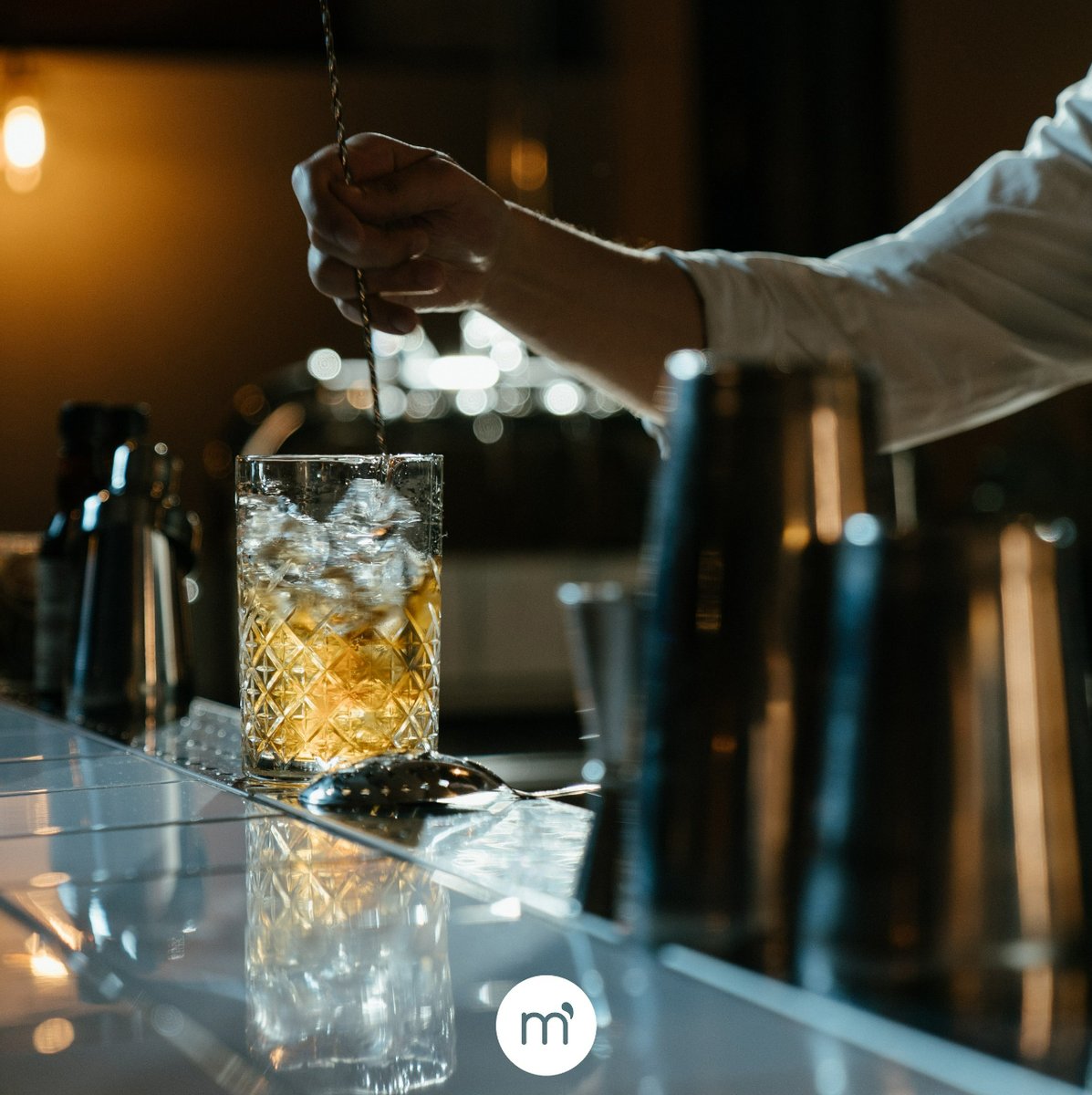 📆¡Hoy es el Día Mundial del Barman!

¿Sabías que...?
🍸 La profesión de barman se creó en el 1400.
💬 Los barman europeos no tienen fama de ser tan parlanchines como otros.
💰 Muchos de ellos ganan gran parte de su sueldo con las propinas.