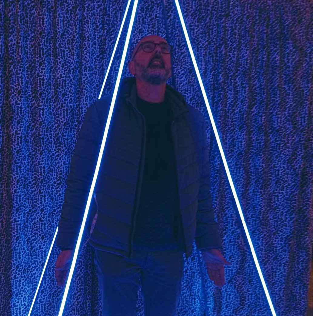 A punto de desvelar en <a href="/RadioElcheSER/">Radio Elche Cadena SER</a> cómo cumplir un sueño en el <a href="/Escorxador/">Escorxador</a> con la exposición sobre ‘Espíritu sagrado’ y las influencias de <a href="/Hangthedj/">Chema García Ibarra</a> y <a href="/zoolotter/">leonor díaz</a>. Sin olvidar, que hoy es viernes y hay <a href="/cineclub_elche/">Cineclub Luis Buñuel</a>.