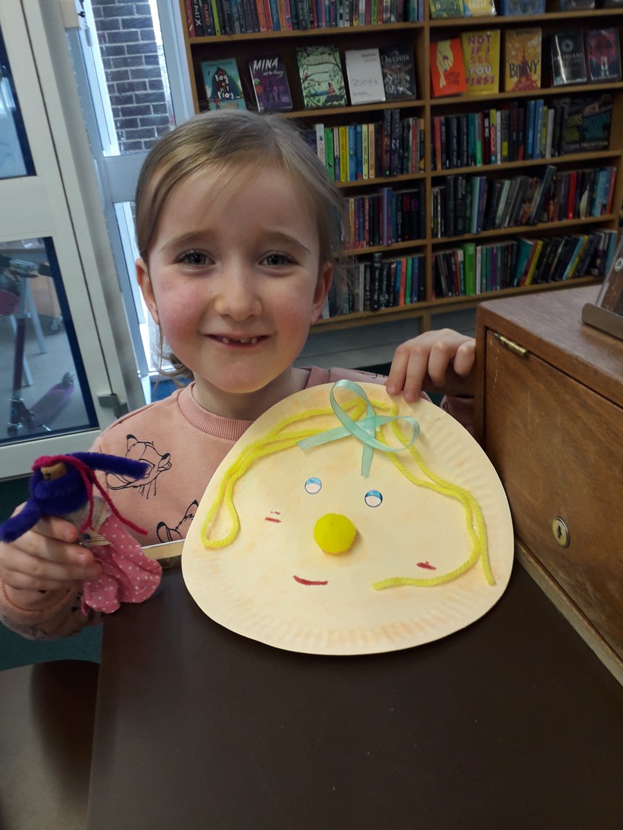 DurhamLibraries's tweet photo. Families at Newton Hall library enjoyed listening to Odd Dog Out by Rob Biddulph and were swept away by the tale of the Mermaid by Cerrie Burnell 🧜♀️ Following the stories, the children were inspired to make these fabulous paper plate faces and peg dolls 🎨
#DurhamLibraries https://t.co/g4XgX5sTtT