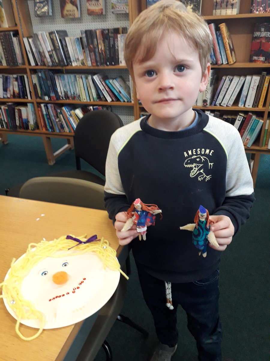 DurhamLibraries's tweet photo. Families at Newton Hall library enjoyed listening to Odd Dog Out by Rob Biddulph and were swept away by the tale of the Mermaid by Cerrie Burnell 🧜♀️ Following the stories, the children were inspired to make these fabulous paper plate faces and peg dolls 🎨
#DurhamLibraries https://t.co/g4XgX5sTtT