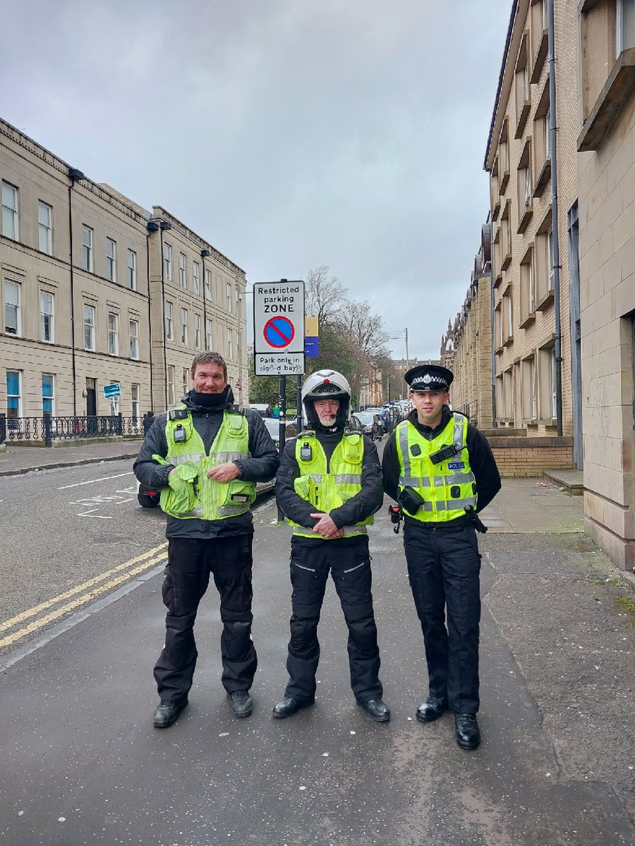 Community Officers are working with <a href="/GlasgowCC/">Glasgow City Council</a> parking enforcement officers in response to complaints of inconsiderate parking around schools in the West End. Please follow signage and road markings when dropping off/ collecting children from school #keepingpeoplesafe
