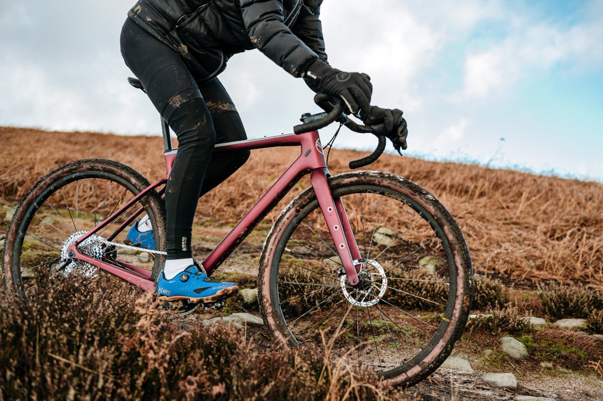 forme_bikes's tweet photo. Forme Monsal Pro 

Confidence inspiring agility, handling and functionality give the Monsal Pro its unrivalled smile-factor!

https://t.co/C8CRJIcIT0

@maviccycling_uk @goodyearbike @praxisworks @sram @sramroad @PrologoOfficial #carbon #newbikeday #gravelcyclist #gravellife #bike https://t.co/pVNON3yGaj