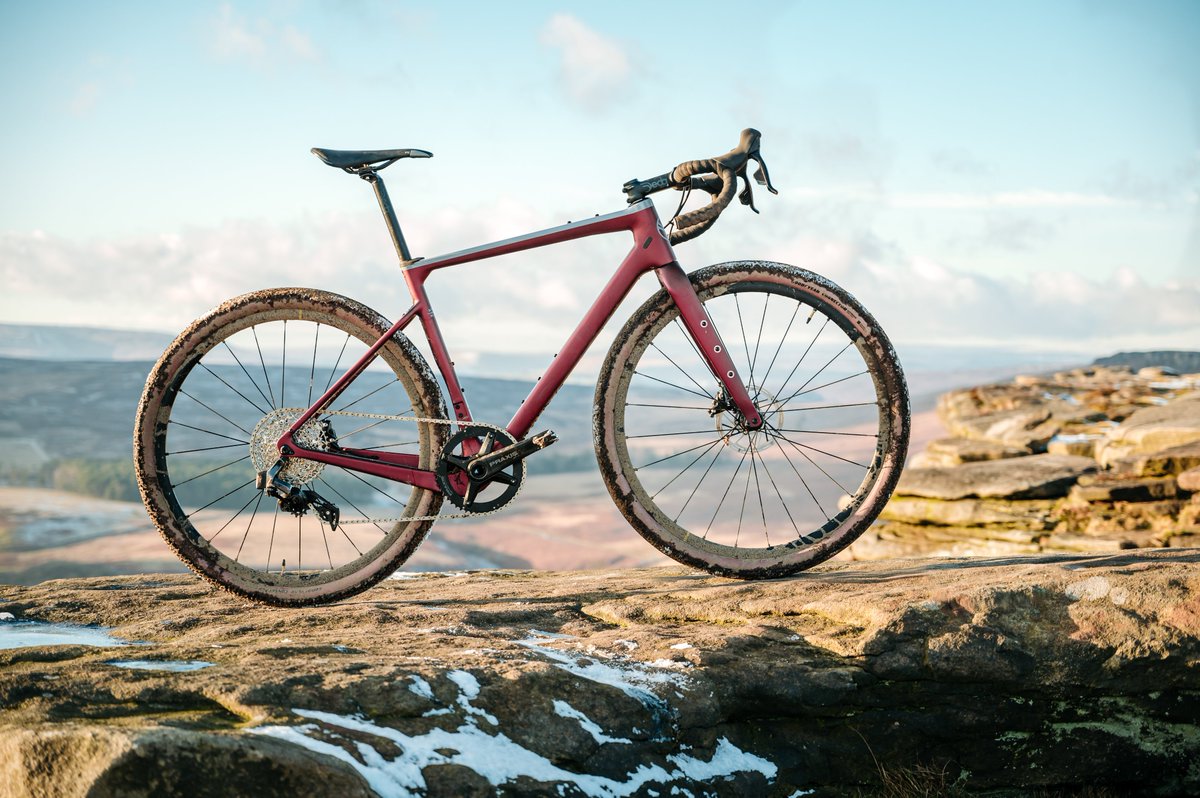forme_bikes's tweet photo. Forme Monsal Pro 

Confidence inspiring agility, handling and functionality give the Monsal Pro its unrivalled smile-factor!

https://t.co/C8CRJIcIT0

@maviccycling_uk @goodyearbike @praxisworks @sram @sramroad @PrologoOfficial #carbon #newbikeday #gravelcyclist #gravellife #bike https://t.co/pVNON3yGaj