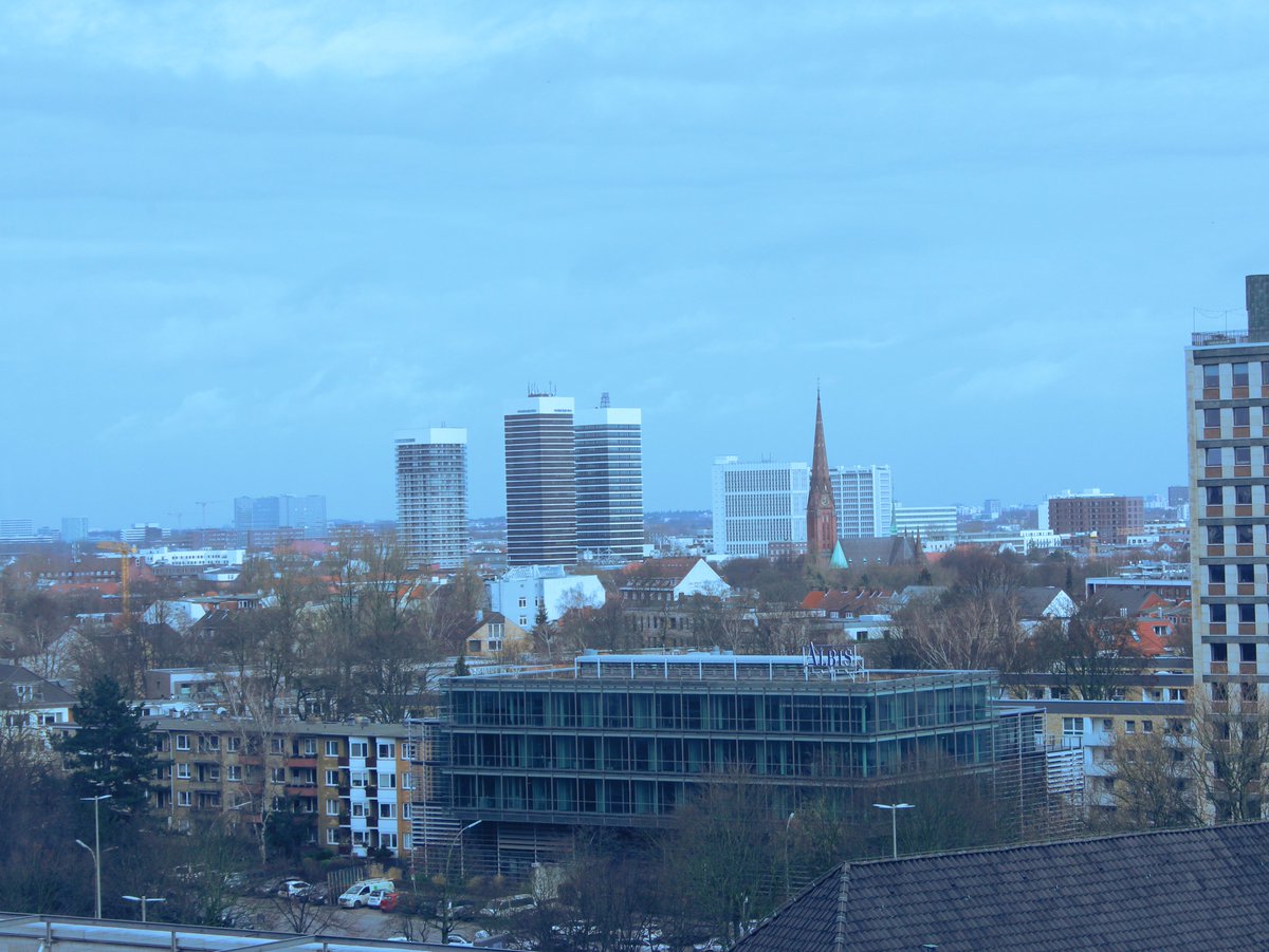 hibs_hawhamburg's tweet image. Es gibt zwar Veränderungen in unseren Räumlichkeiten am Berliner Tor, der #Ausblick z. B. am Berliner Tor 5 bleibt erhalten. 😉 #Hamburg #HAWHH