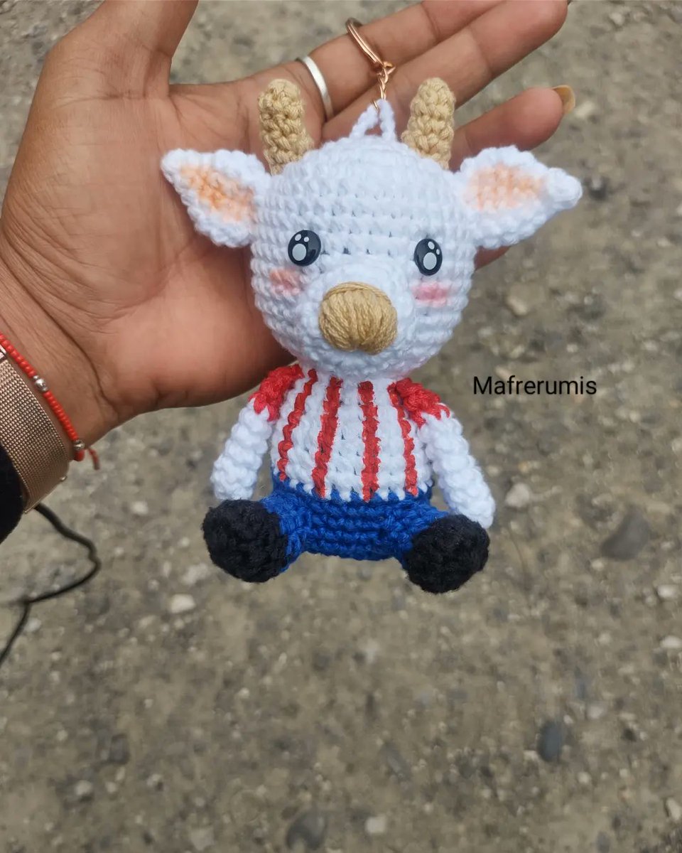 mafrerumis's tweet photo. Llavero inspirado en la mascota de las Chivas de Guadalajara.
Este pedido me hizo recordar a @samyriveratv porque me gusta su contenido y sé que es fan, me dan unas ganas de diseñar un pollito de color vestido de los Rayados para regalarselo
#PioFC #pollitodecolor #rivers_gg https://t.co/69SEnyi0kU