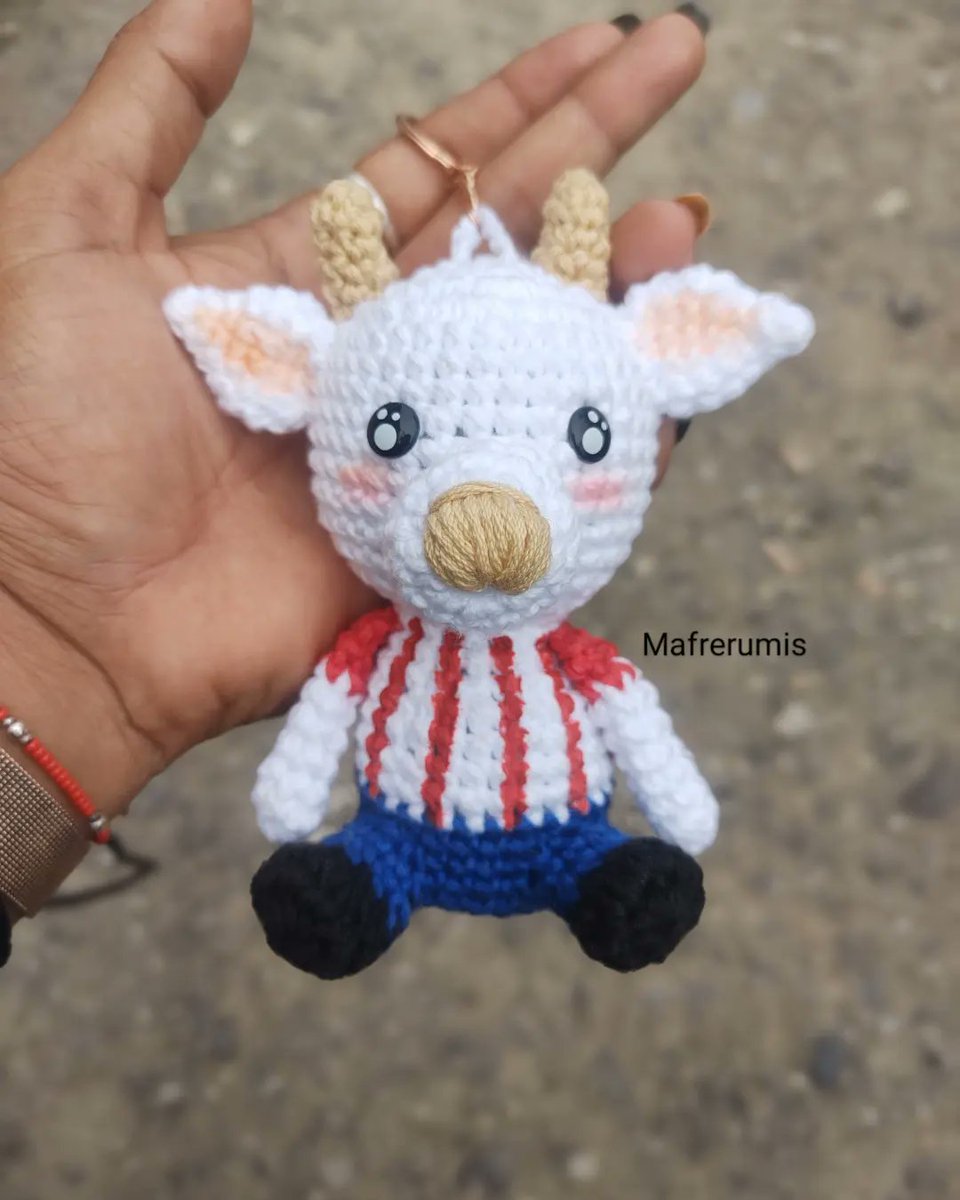 mafrerumis's tweet photo. Llavero inspirado en la mascota de las Chivas de Guadalajara.
Este pedido me hizo recordar a @samyriveratv porque me gusta su contenido y sé que es fan, me dan unas ganas de diseñar un pollito de color vestido de los Rayados para regalarselo
#PioFC #pollitodecolor #rivers_gg https://t.co/69SEnyi0kU