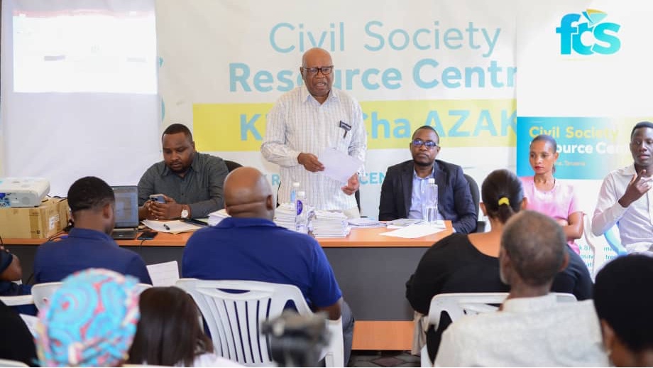 FCSTZ's tweet photo. Wawezeshaji wamesisitiza matakwa muhimu ambayo yasipozingatiwa husababisha kupata adhabu hata kufutwa. Watoa mada ni wawezeshaji kutoka ofisi ya msajili wa NGOs. Takriban washiriki 50 wamehudhuria katika mafunzo haya yaliyofanyika katika #kituoChaAzaki Dodoma ~ Nicholaus Mhozya https://t.co/HEFCdnp9GX