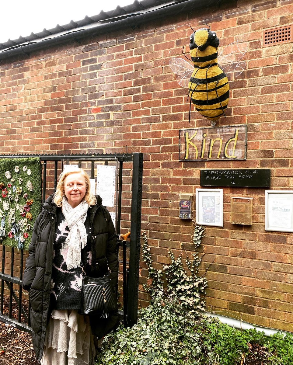 We have an amazing new art addition in the garden near the entrance created by Mimi & Andrew reminding us all to 🐝 kind 🥰 #Epping #bekind #bee #volunteers