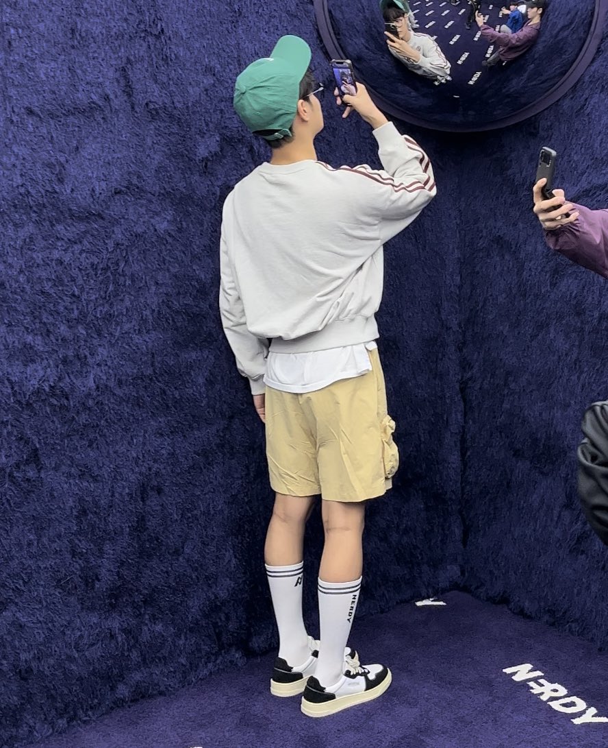 kfashion_now's tweet photo. 셀카찍는 대휘 #이대휘 https://t.co/z8jaVsRaPh